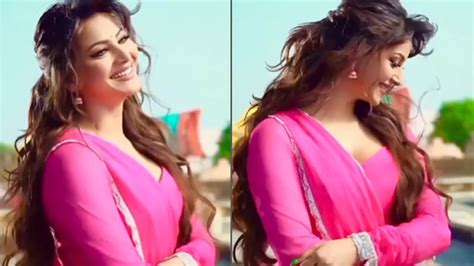 Urvashi Rautela Flashes Her Infectious Smile In。